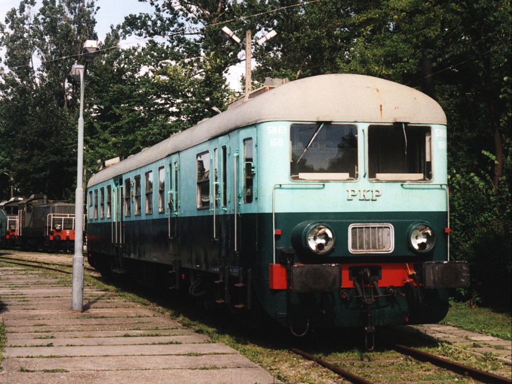 SN61 168 in Bahnhofmuseum Chabwka am 8-8-2001. Bild und scan: Date Jan de Vries.