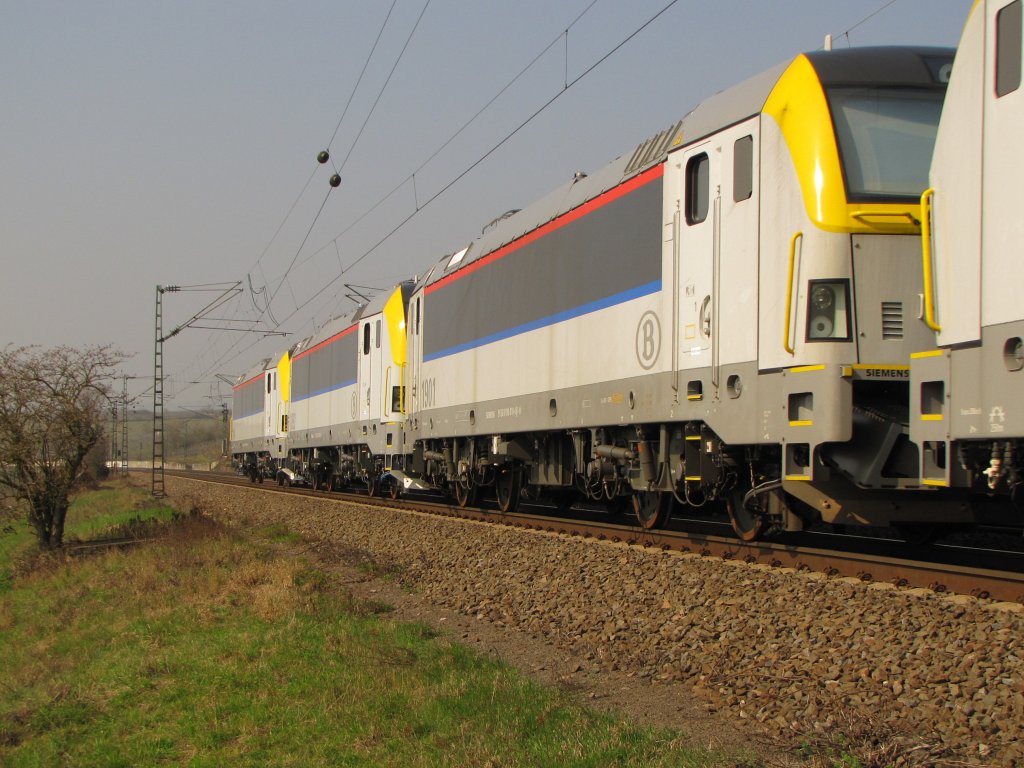 SNCB 1901 + 1893 + 1894 im DbZ 92638 von Klinkum nach Mnchen-Allach, am 23.03.2012 bei Erbach (Rhg).