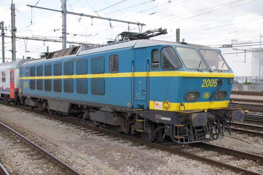 SNCB 2005 wartet am 06.08.2010 auf ihren IC nach Brxelles.