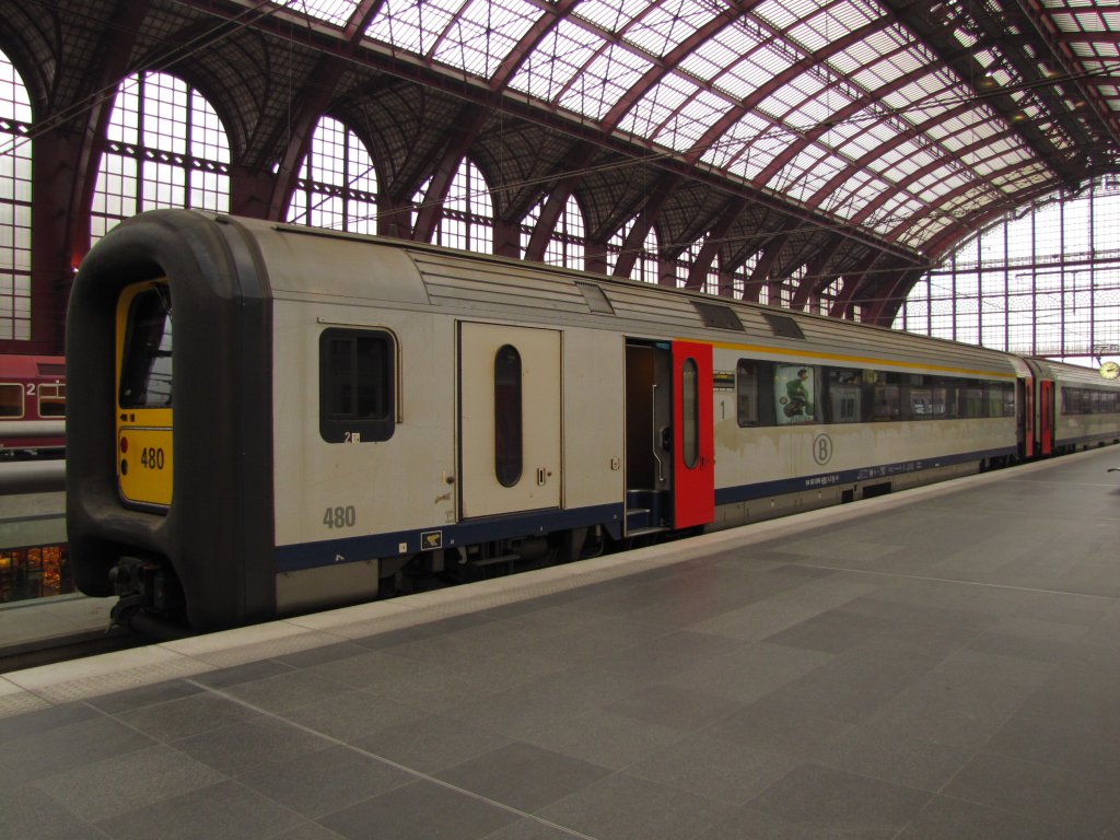 SNCB 480 (94 88 096 480 3-3 B-B) als IC 1836 nach Oostende, in Antwerpen Centraal; 23.11.2011