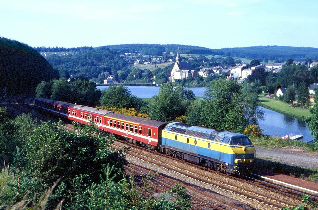SNCB 5515 bei Vielsalm mit IR 123 nach Luxembourg, 16.06.1996.