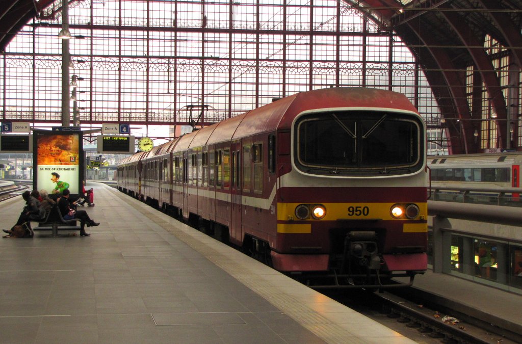 SNCB 950 als IC 3033 aus Gent-Sint-Pieters in Antwerpen Centraal; 23.11.2011