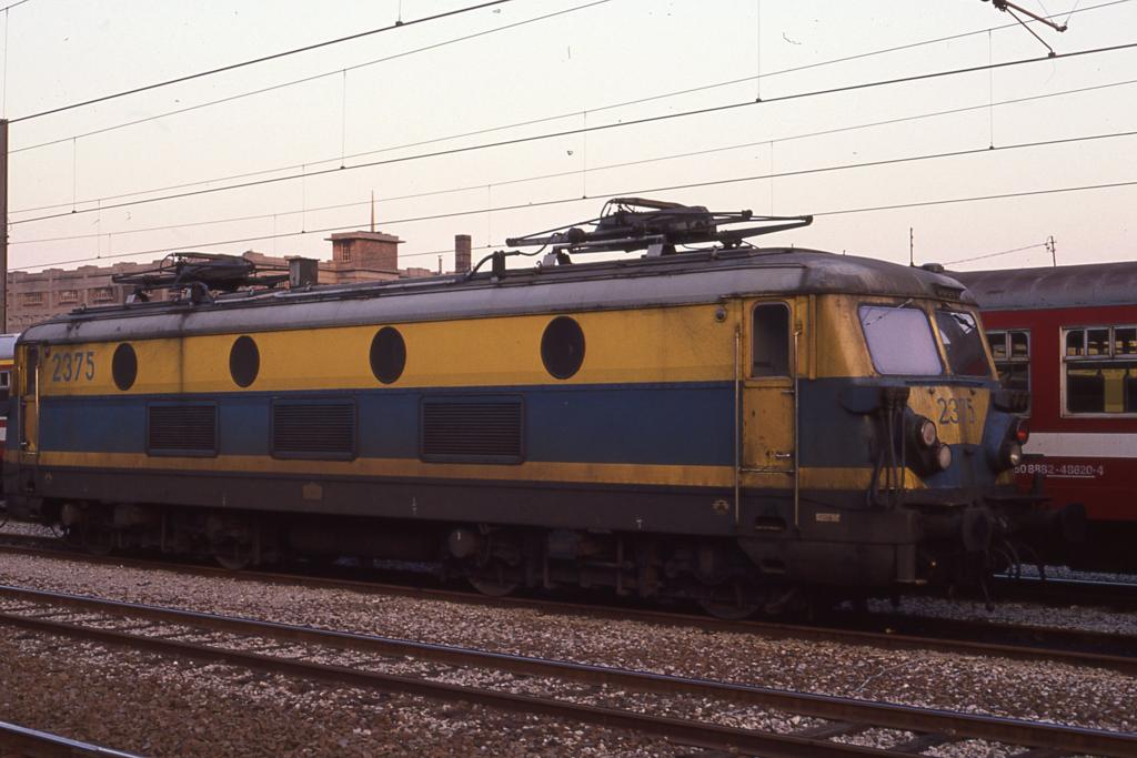 SNCB Altbau E-Lok 2375
Bahnhof Huy 27.03.1991