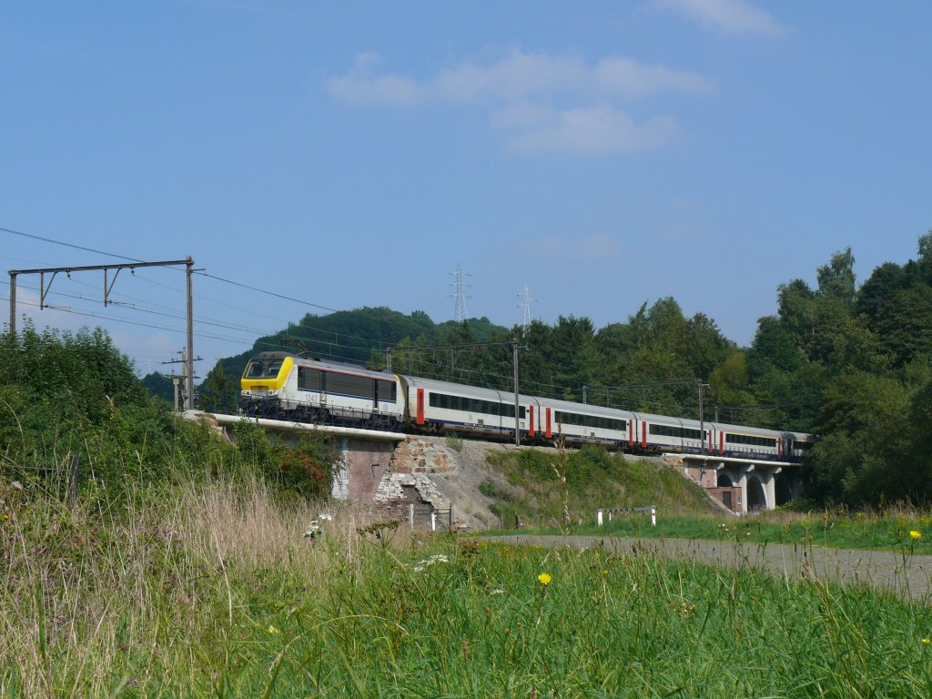 SNCB-Lok 1342 zieht den IC A Eupen - Oostende, hier kurz hinter Pepinster in Richtung Lige-Guillemins. Aufgenommen am 04/09/2010.