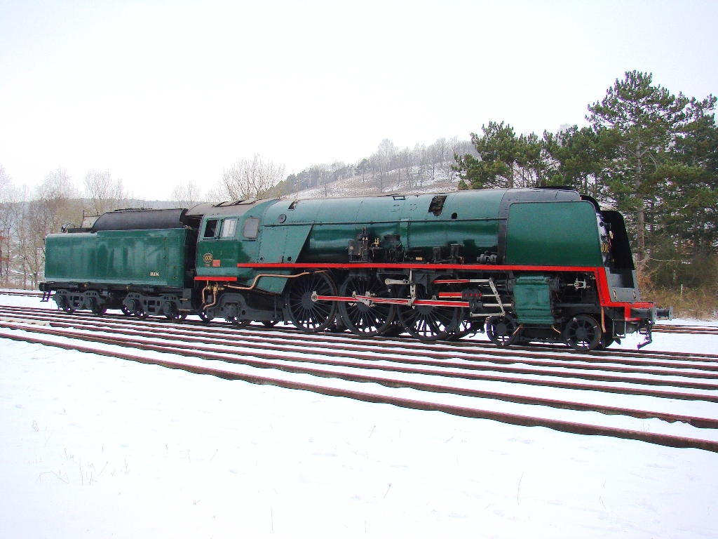 SNCB Museumdampflok 1.002 im Bf. Treignes - 26-01-2013