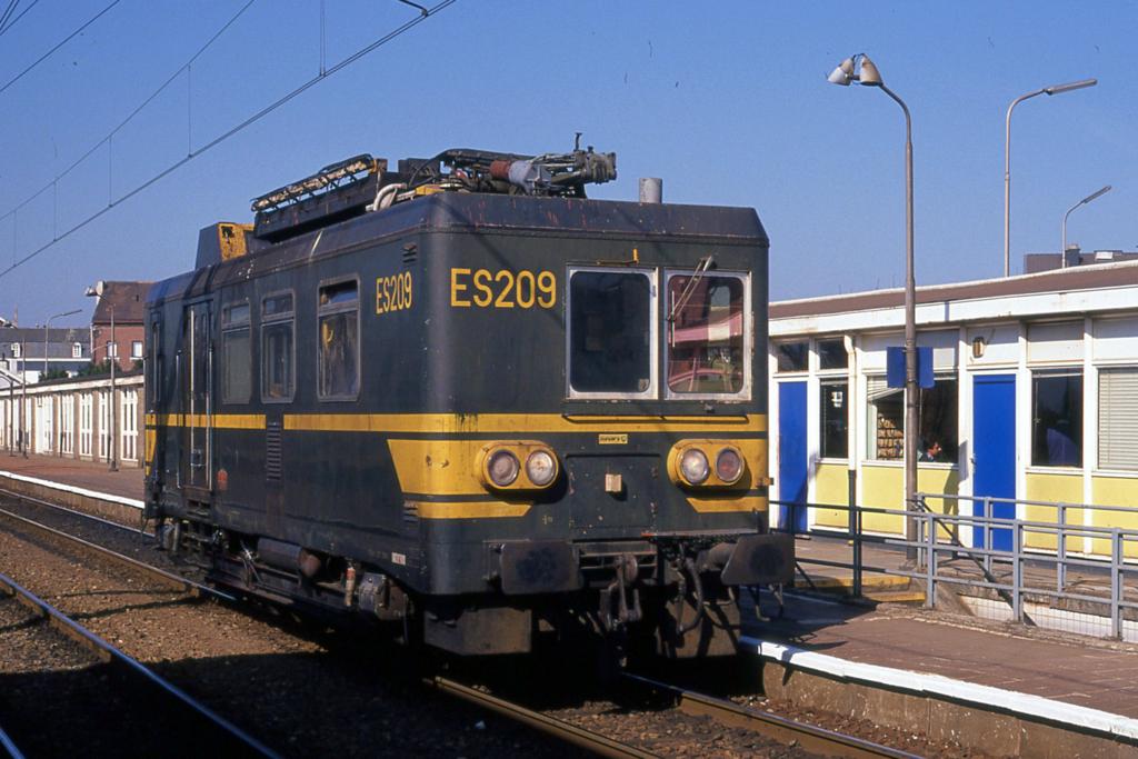 SNCB Oberleitungs Triebwagen ES 209
Welkenraedt 27.03.1991