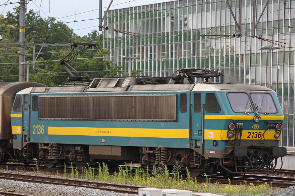 SNCB/NMBS 2136 am 9.7.12 in Brugge.