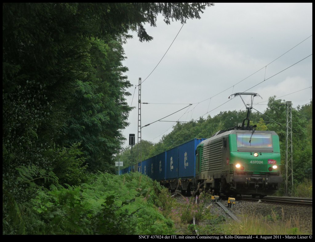 SNCF 437024 der ITL mit einem Containerzug in Kln-Dnnwald (04.08.2011)