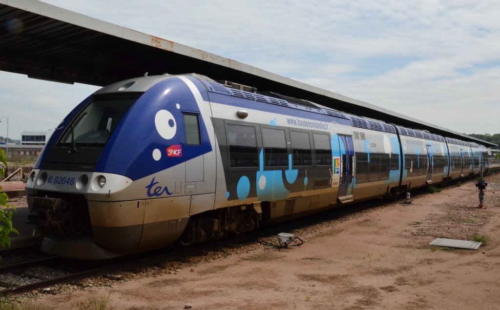 SNCF  B 82645 ein Regionalzug im Bahnhof  Dieppe/Frankreich abgelichtet am 26.05.2013.
