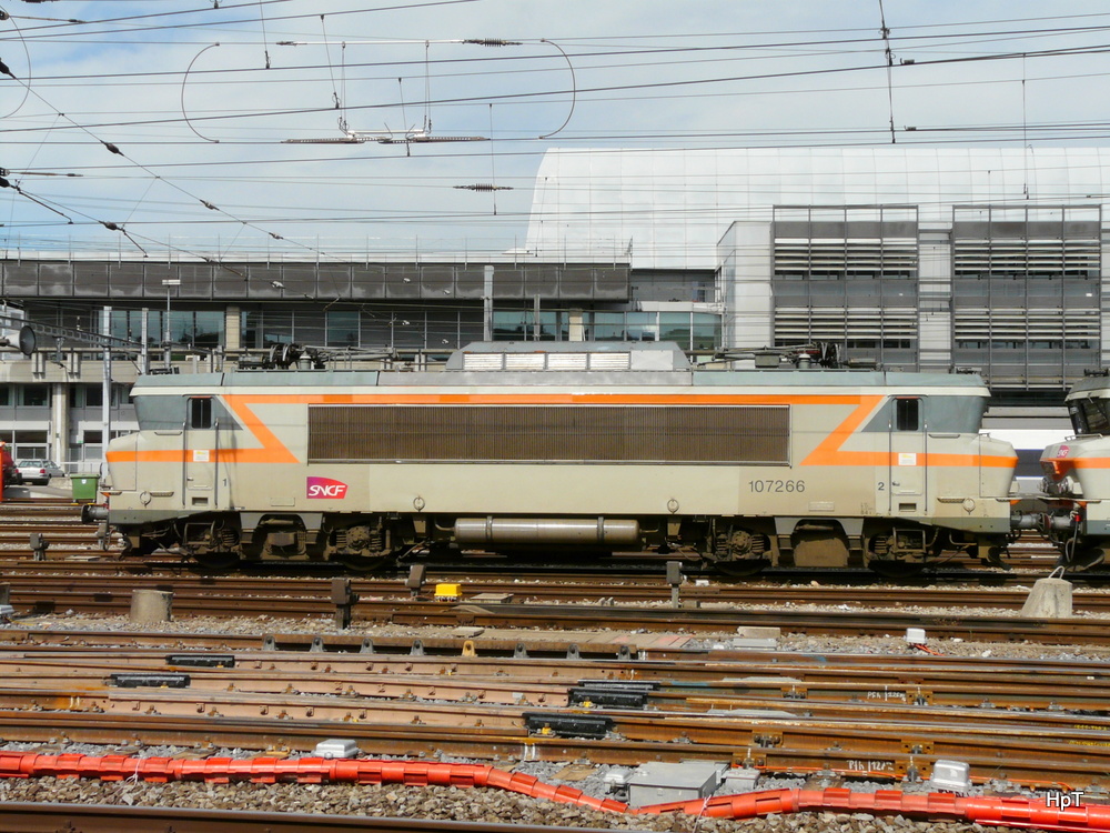 SNCF -E-Lok 107266 im Bahnhofsareal von Genf am 20.05.2012
