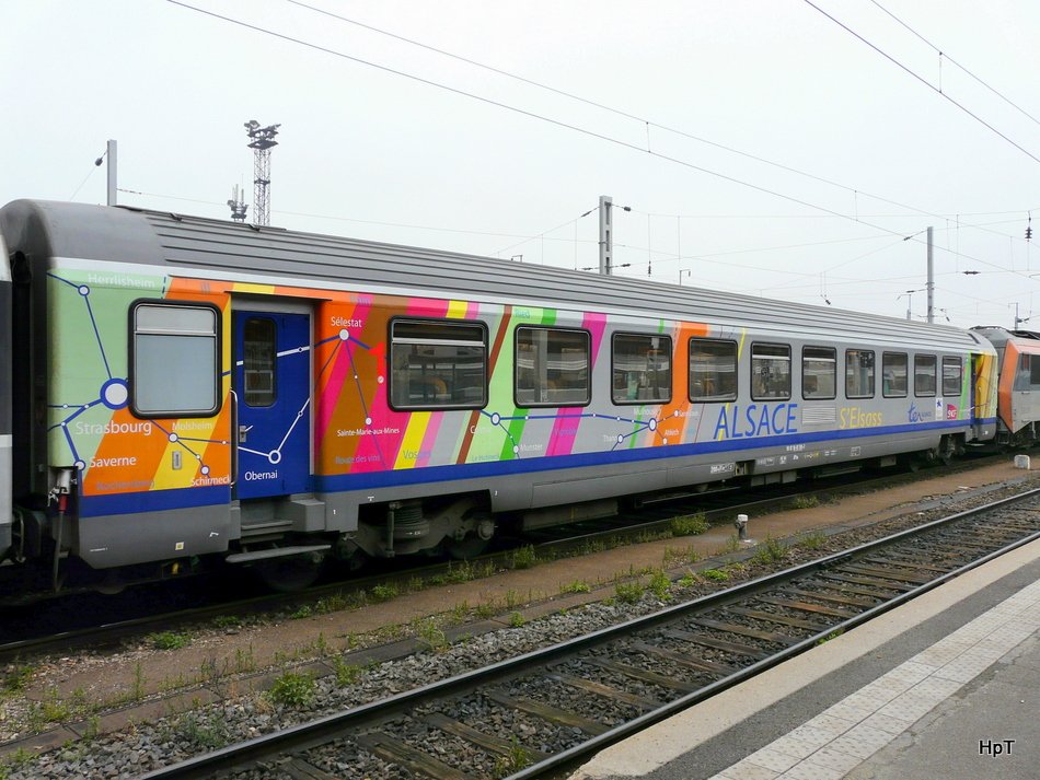 SNCF - Personenwagen 1 KL. Atu 50 87 10-97 514-7 im Bahnhof von Strassburg am 31.10.2009