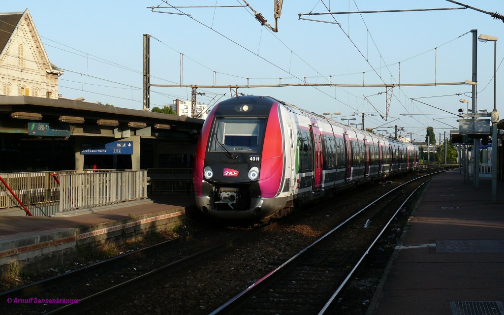 SNCF- Triebzug Z50079+Z50080 (40H).
Dies ist einer der neuen Triebzge der Reihe Z50000, welche auf den vom Bahnhof Paris-Nord ausgehenden Transilien Linien der Liniengruppe H unterwegs sind.

pinay-Villetaneuse
2012-08-18 