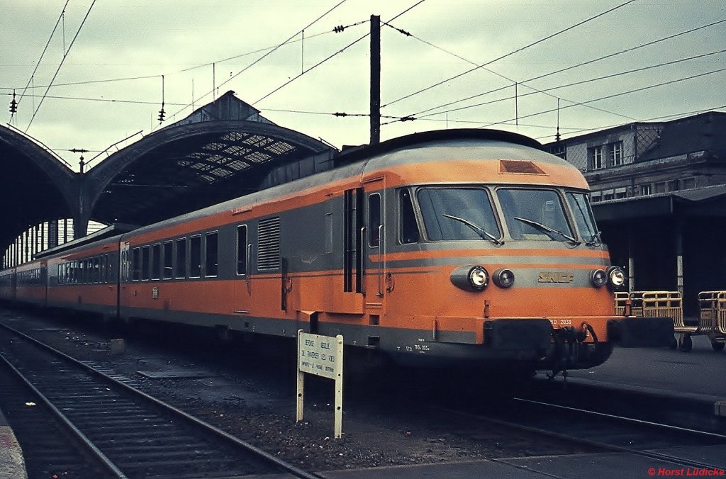SNCF-Turbotrain T 2038 im Dezember 1974 in Strasbourg Gare Centrale