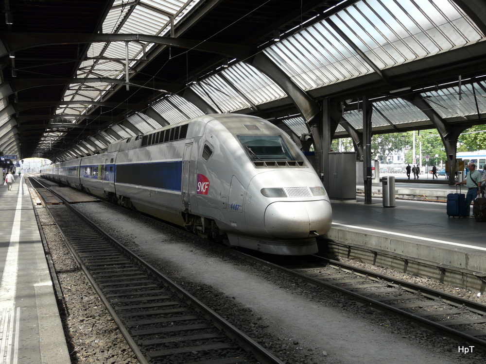 SNCF - TVG 4407 bei der einfahrt in den Bahnhof Zrich am 10.06.2011