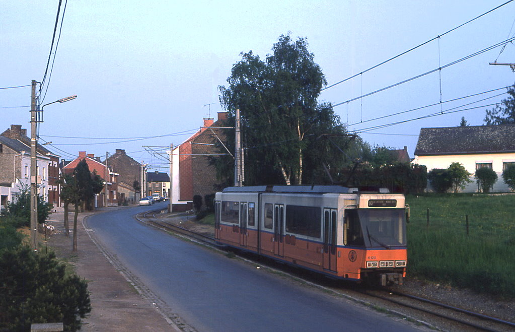 SNCV Tw 6152 bei Binche, Rue de Fontaine, 21.05.1991.