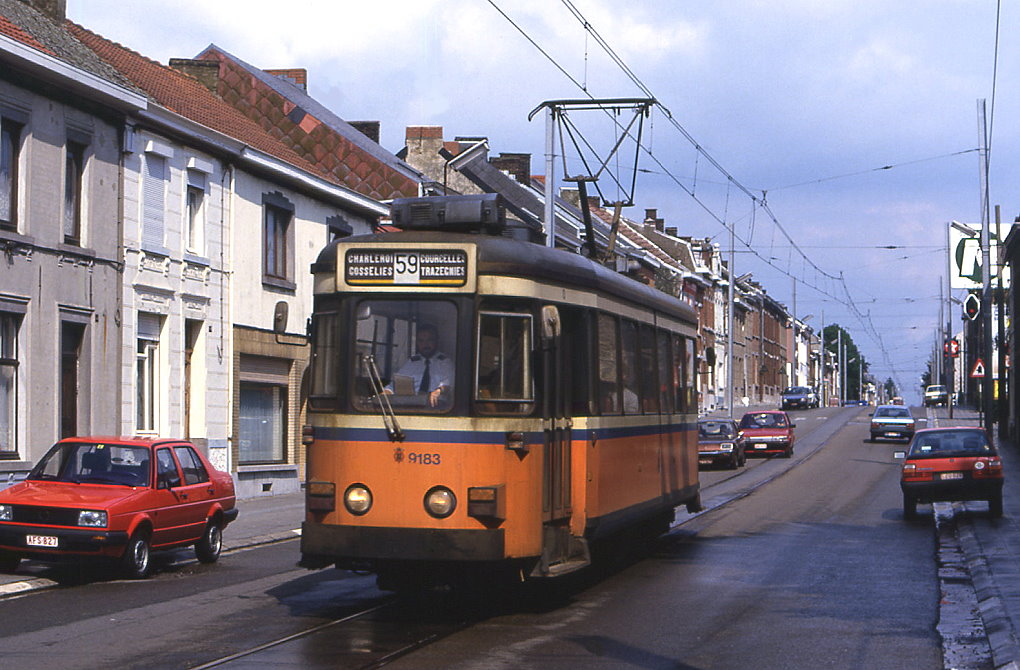 SNCV Tw 9183 kurz vor der Endstelle Trazegnies, 16.06.1987.