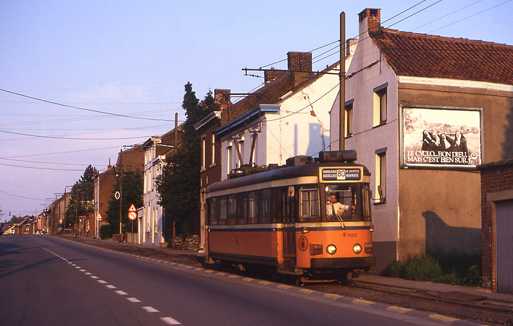 SNCV Tw 9183 kurz vor der damaligen Endstelle Trazegnies, 16.06.1987.

