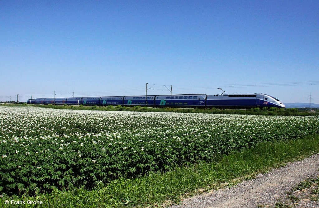 SNFC TGV 4701 auf Messfahrt zwischen Straubing und Plattling, KBS 880 Passau - Nrnberg, fotografiert bei Strakirchen am 29.06.2011