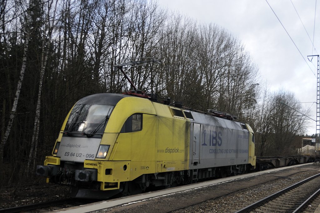 So hatte ich die 096 auch noch nicht gesehen: Es 64 U2-096 macht Werbung fr  IBS - Consulting und Software fr Bahnen . (Goldshfe, 26.03.2010)