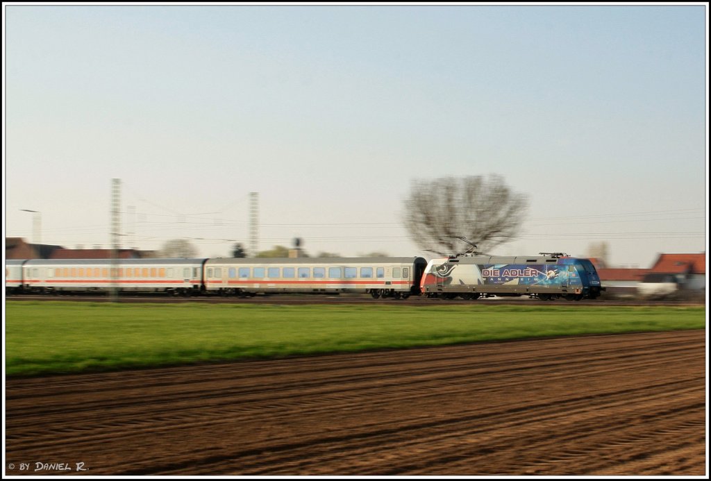 So heute gibts ein paar sch�ne bunte Bildchen von mir. Fangen wir mit 101 070 die mit dem IC 2024 (Passau-Hamburg) als Mitzieheraufnahme am 20.04.2011 in Mangolding festgehalten wurde. 