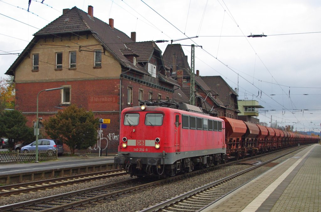So langsam bekommt die 140er Familie ja doch wieder zuwachs. Hier 140 214-8 in Fahrtrichtung Kassel am 06.11.2009 durch Eichenberg.