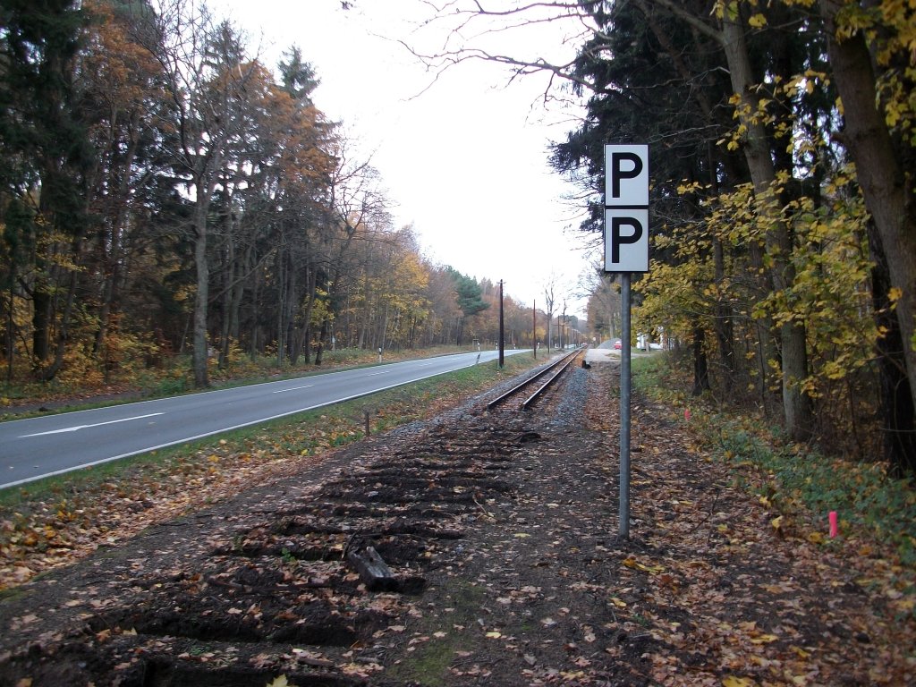 So sah es am 05.November 2010 bei Philippshagen in Richtung Baabe aus.Der letzte Abschnitt zwischen Philippshagen und Ghren erhlt ein Schotterbett und neue Schienen.