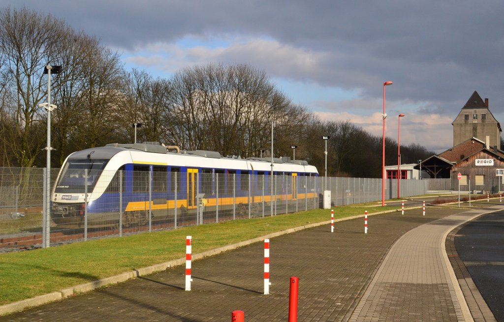 So scharf das er hinter Gitter mu!!! Der Vt 648 443, der auf dem Regiobahngelnde in Mettmann Stadtwald vor  Farbknstlern  sicher abgestellt ist. Hier werden die Triebwagen der MWB mit gewartet werden. 17.2.2013