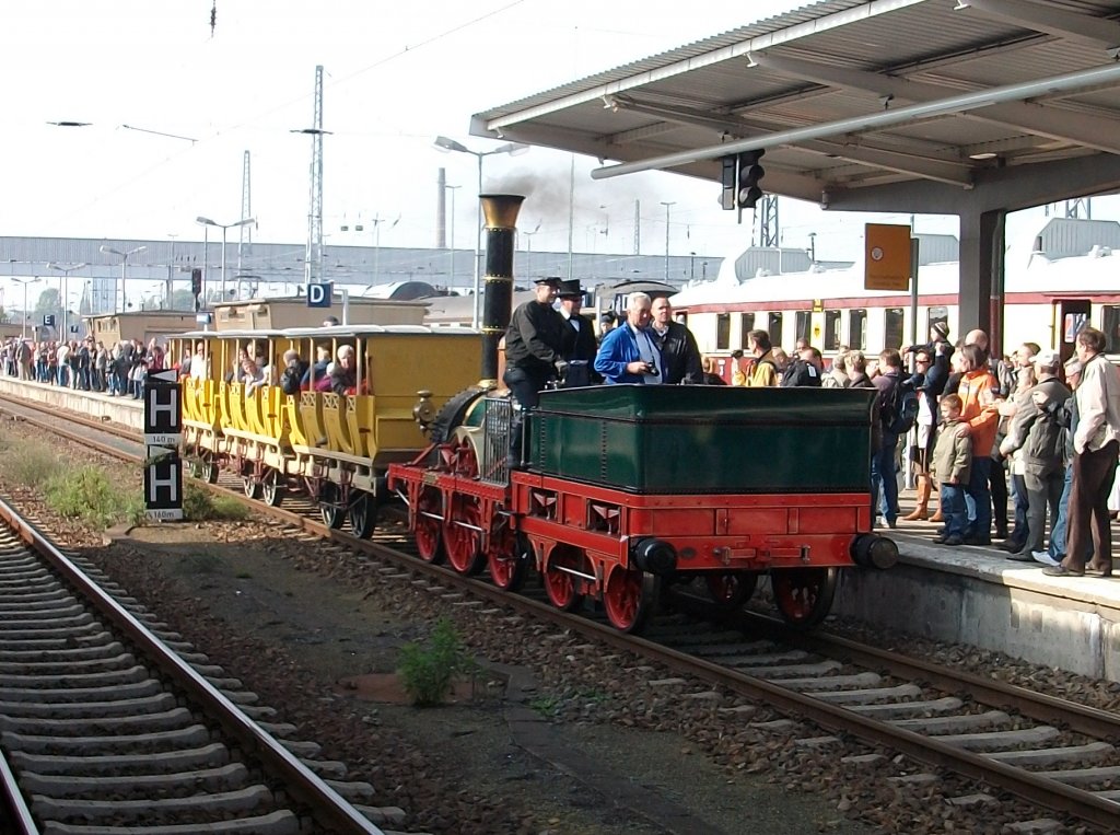 So viele Menschenmassen hat der Bahnhof Berlin Lichtenberg schon lange nicht mehr gesehen,wie am 02.und 03.Oktober 2010 als jedesmal der Adler von der Einsatzstelle eingefahren kam.
