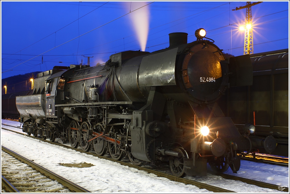 So wie jedes Jahr, wurde die Dampflok 52 4984  Eberhard  auch heuer wieder zur Revision nach Knittelfeld berstellt.
Bahnhof Knittelfeld 6.1.2011
