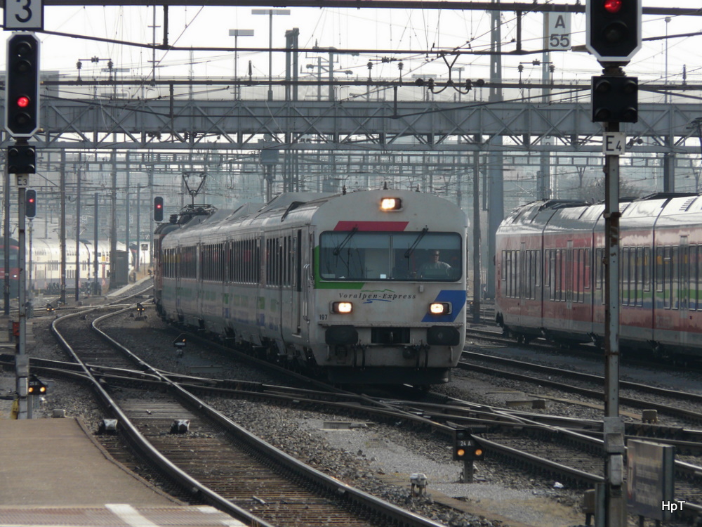 SOB / Voraplenexpress - Einfahrender Voralpenexpress im Bahnhof Rapperswil am 01.03.2012