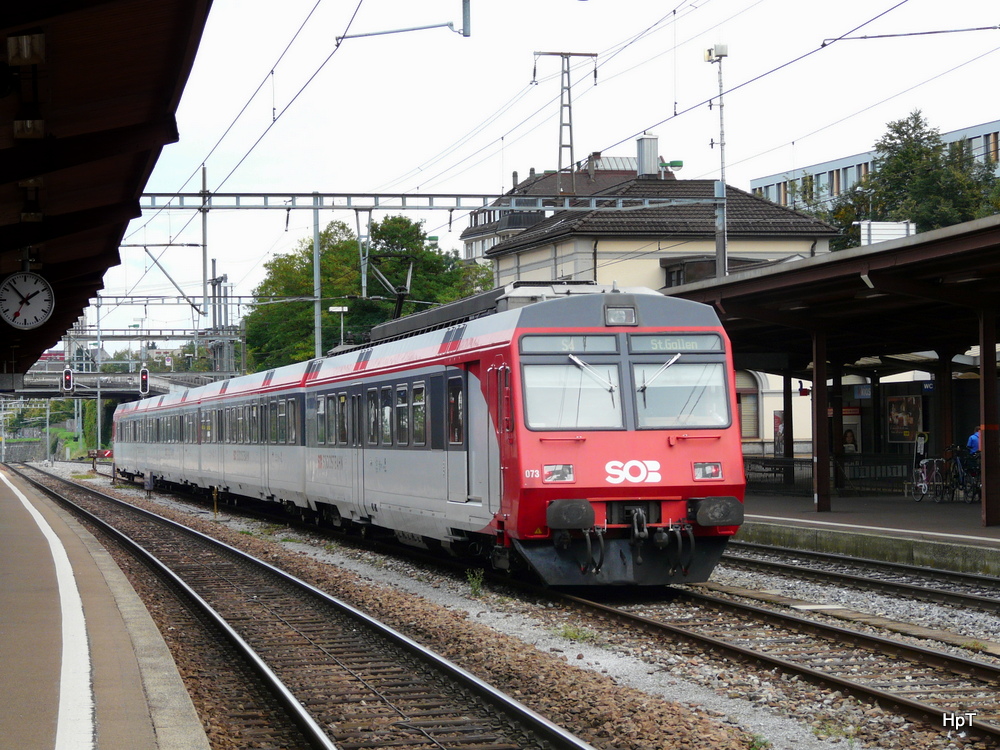 SOB - Pendelzug am warten mit dem Triebwagen RBDe 4/4 4/4 566 073-3 im Bahnhpf St.Gallen-St.Fieden am 13.09.2012