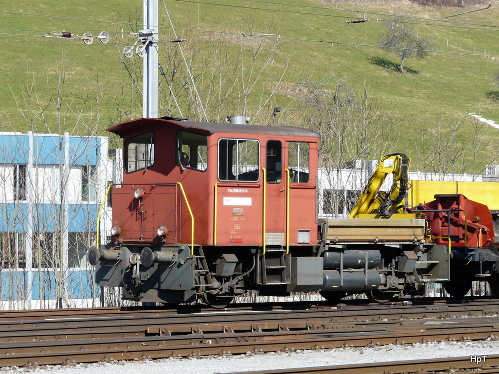 SOB - Tm 2/2  236 011-3 im Bahnhofsareal von Herisau am 01.03.2012 .. Bild wurde von der Strasse aus gemacht ..