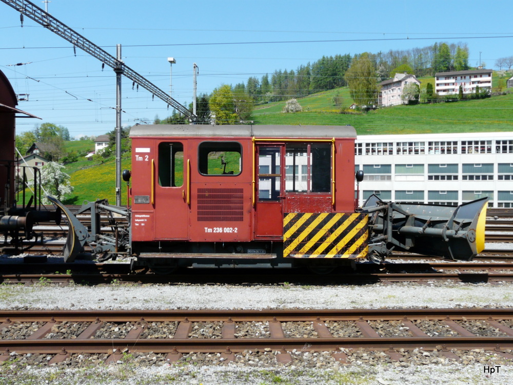 SOB - Tm 2/2 236 002-2 abgestellt im Bahnhofsareal von Herisau am 08.05.2013