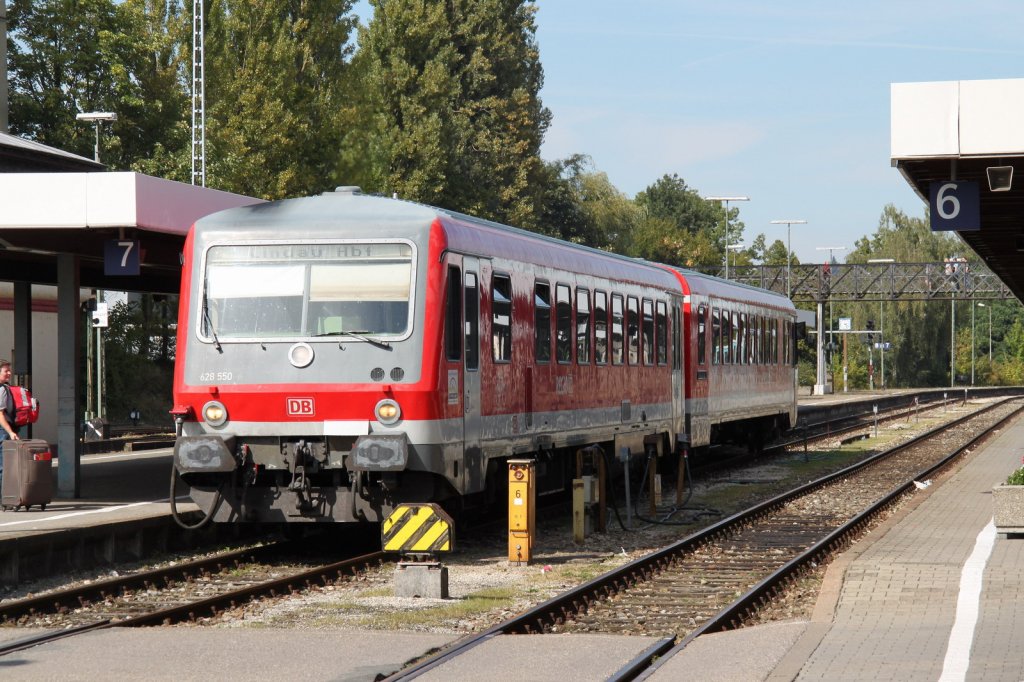Soeben aus Friedrichshafen Stadtbhf.eingefahren,Diesel Regio 528 550.Lindau 17.09.12