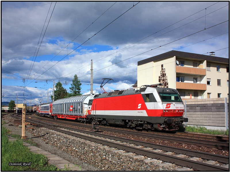 Sofort nach der Ankunft als Lokzug in Knittelfeld bespannten die zwei 1014ener aus Wien den Messzug bestehen aus dem Messobjekt und dem Messwagen.
Hier beim Auszug aus dem Hzh Knittelfeld. 06.05.2010