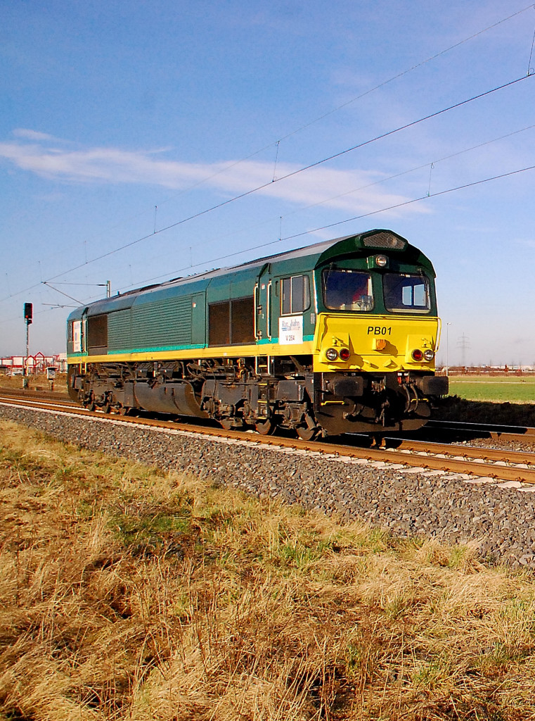 Solo bei Allerheiligen fhrt die V254 der Rurtalbahn in Richtung Kln. 27.1.2012