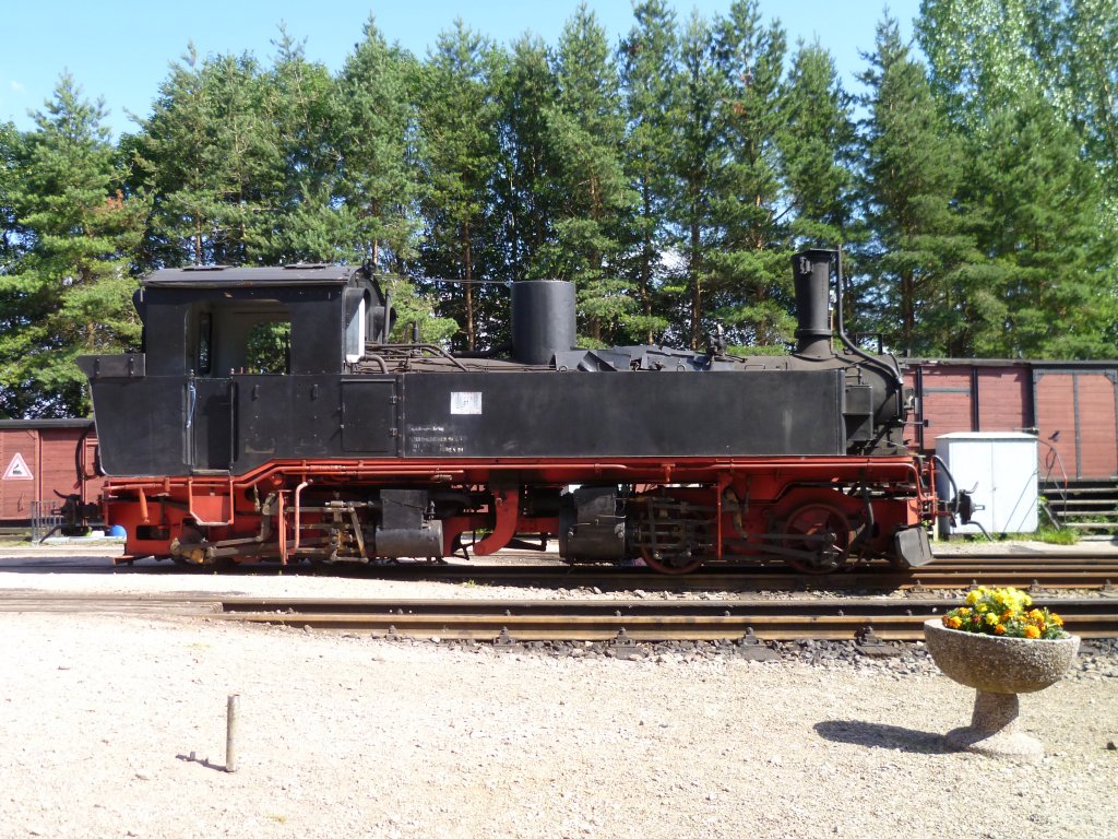 Sommerdampf in Schnheide am 16.07.11, hier steht 99 585 vor dem Lokschuppen in Schnheide.


