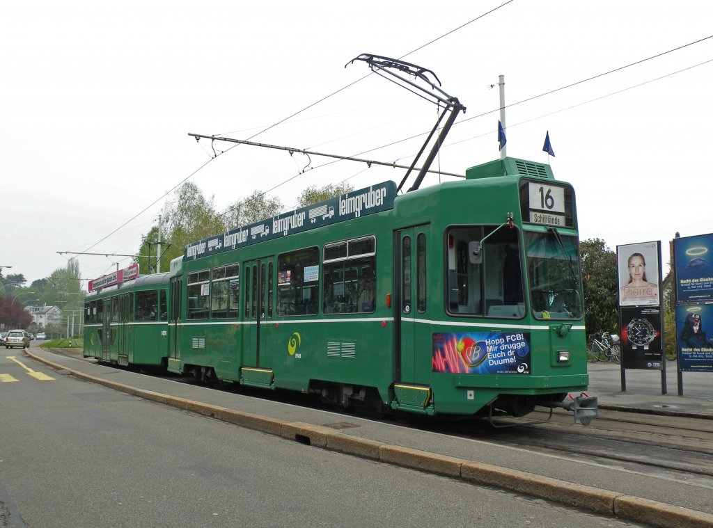 Sonder Aktion der BVB fr den FC Basel, der am 02. Mai 2013 in London das Rckspiel im UEFA Europa League 1/2 Final gegen den FC Chelsea bestreitet. An allen Trams und Bussen wurden diese Kleber mit der Aufschrift Hopp FCB! Mir drugge Euch dr Duume!, angebracht. Die Aufnahme stammt vom 20.05.2013.