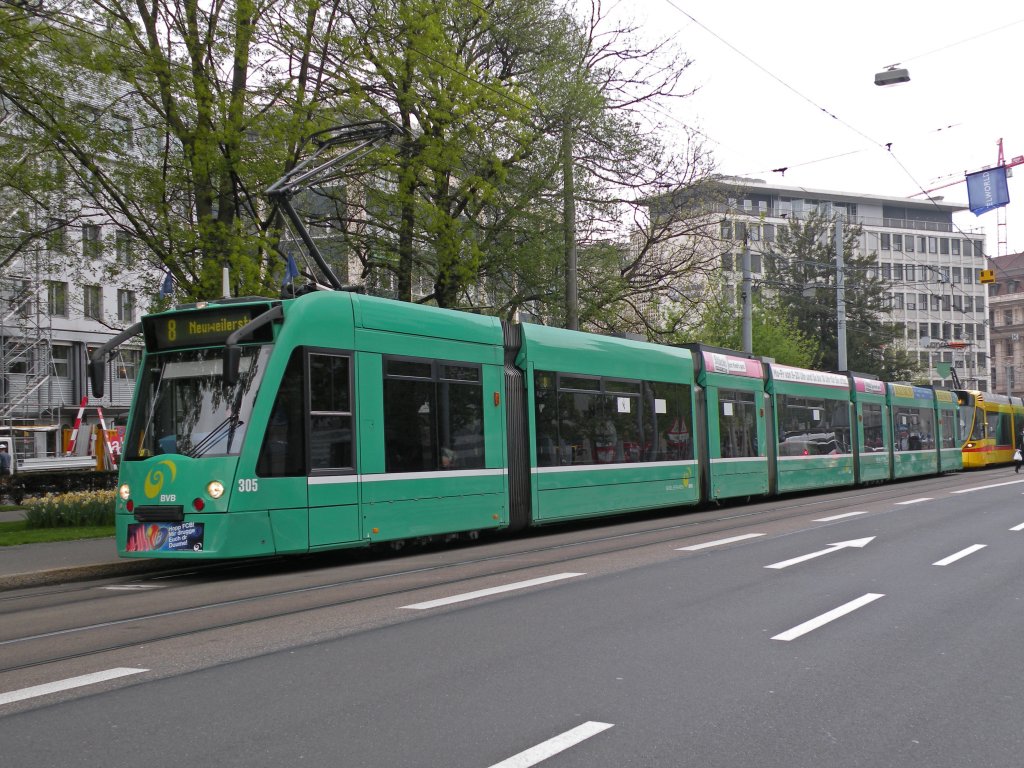 Sonder Aktion der BVB fr den FC Basel, der am 02. Mai 2013 in London das Rckspiel im UEFA Europa League 1/2 Final gegen den FC Chelsea bestreitet. An allen Trams und Bussen wurden diese Kleber mit der Aufschrift Hopp FCB! Mir drugge Euch dr Duume!, angebracht. Die Aufnahme stammt vom 20.05.2013.