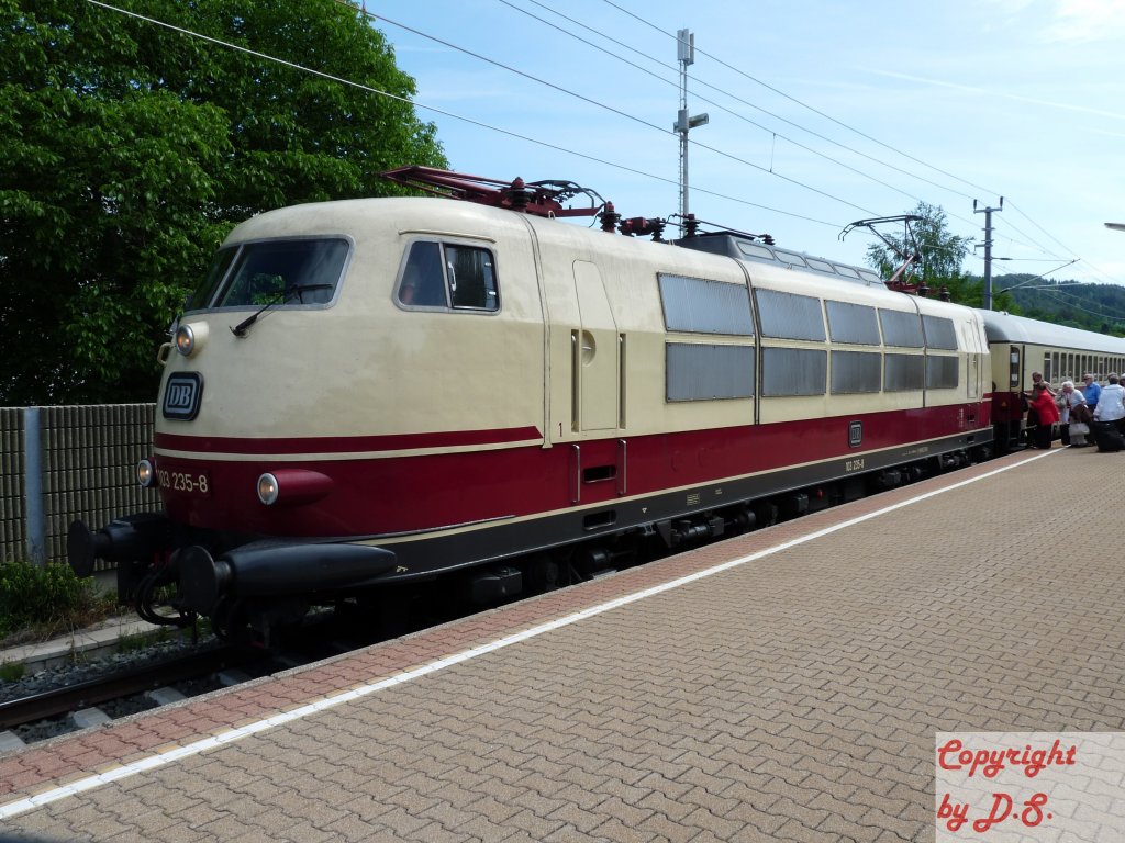 Sonderzug   TEE Rheingold   mit BR 103 235-8 im Bahnhof Prtschach/ sterreich 