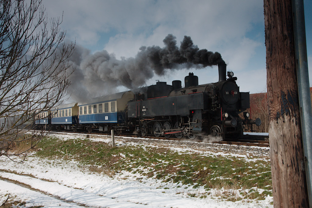 Sonderzug des Vereins Neue Landesbahn von Mistelbach nach Dobermannsdorf, aufgenommen bei Ebersdorf. (01.04.2013)