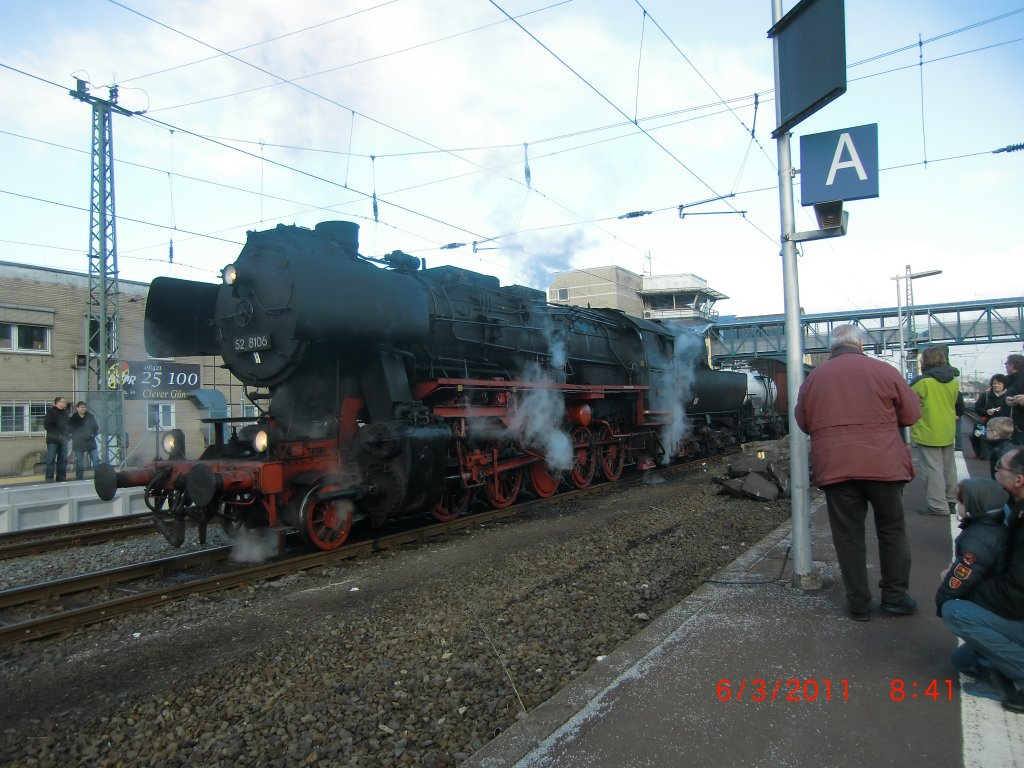 Sonderzug mit BR52 von den Eisenbahnfreunden Treysa . Hier in Marburg.