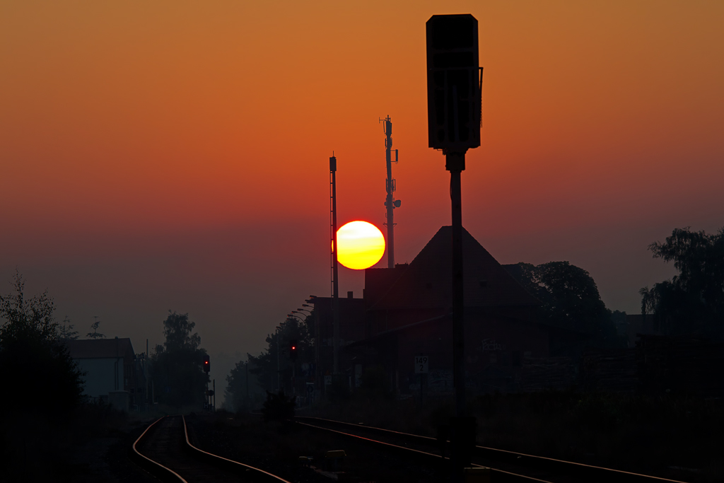 Sonnenaufgang ber Bahnanlagen - 27.07.2012