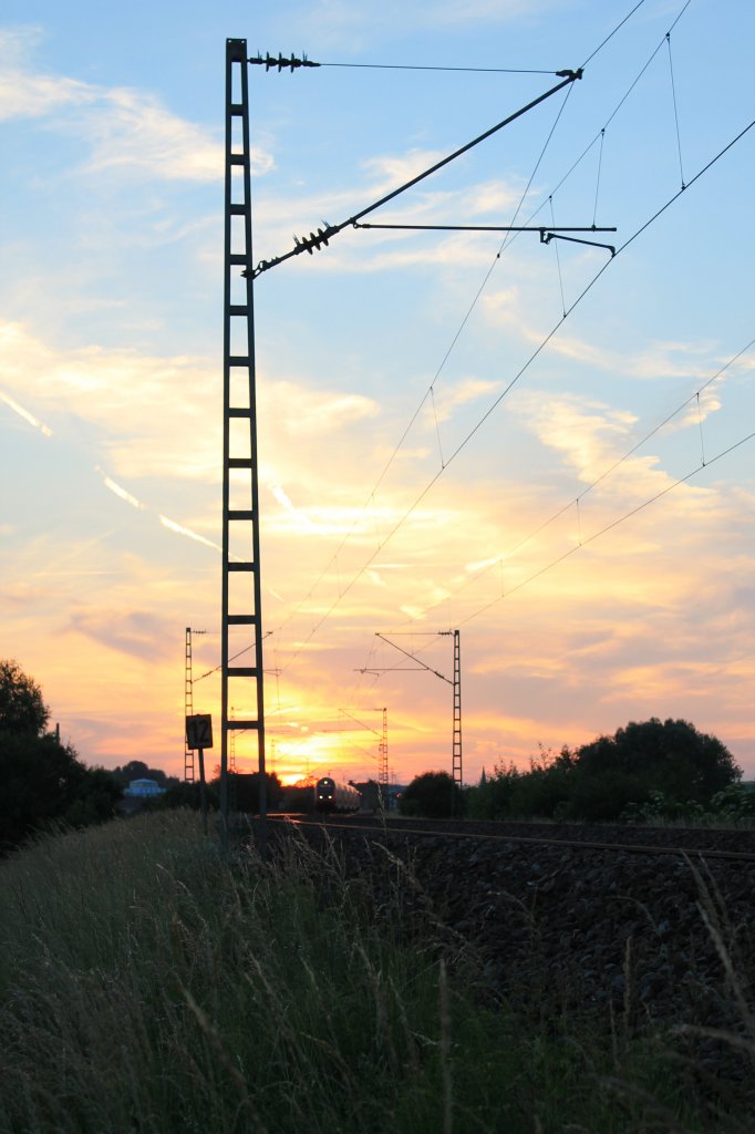 Sonnenuntergang am 19.06.2013 bei gefhlten 30C um 21.10 Uhr zwischen Gaimersheim und Eitensheim.