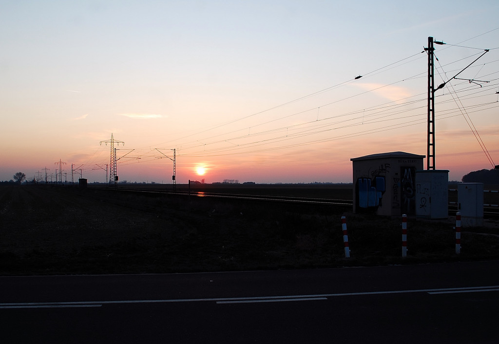 Sonnenuntergang an der KBS 495 am B  Am Chur  bei Wickrathhahn am 11.2.2012