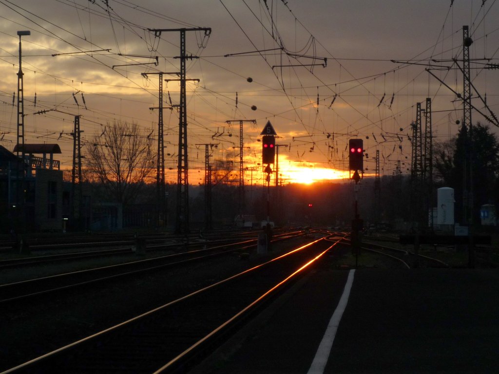 Sonnenuntergang ber dem Gleisvorfeld von Singen(Htw) am 05.12.09