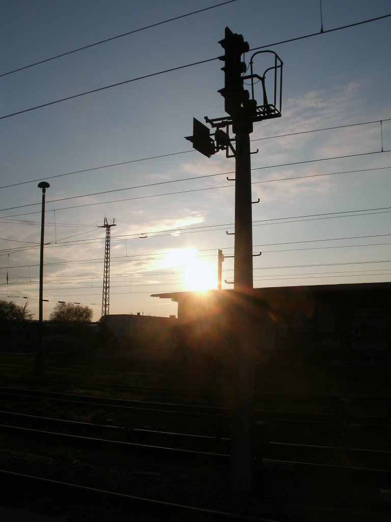 Sonniger Abend am Bahnhof in Bergen/R�gen am 04.Mai 2011.