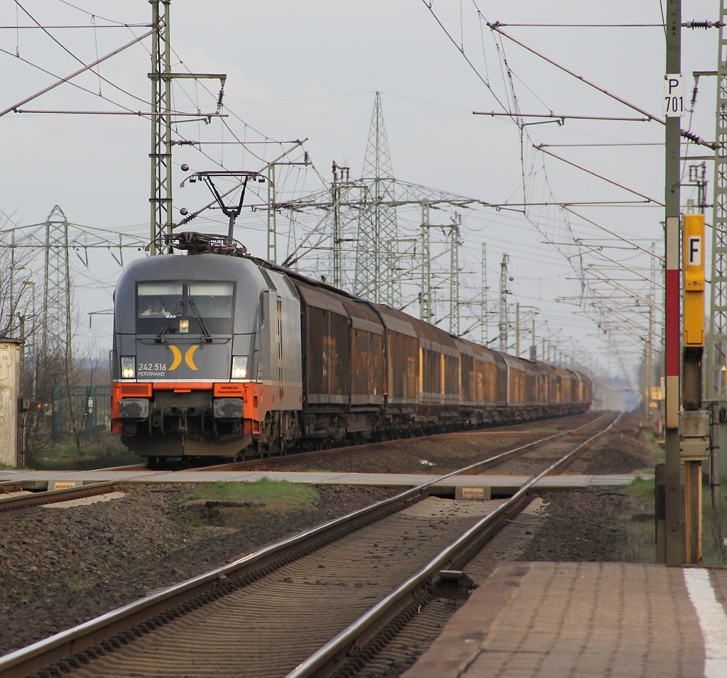 Spt am Abend in Jbeck kam der erste und einzige Hectorrail des Tages. Hei ersehnt: 242.516  Ferdinand  mit H-Wagen gen Flensburg. Aufgenommen am 11.04.2012.