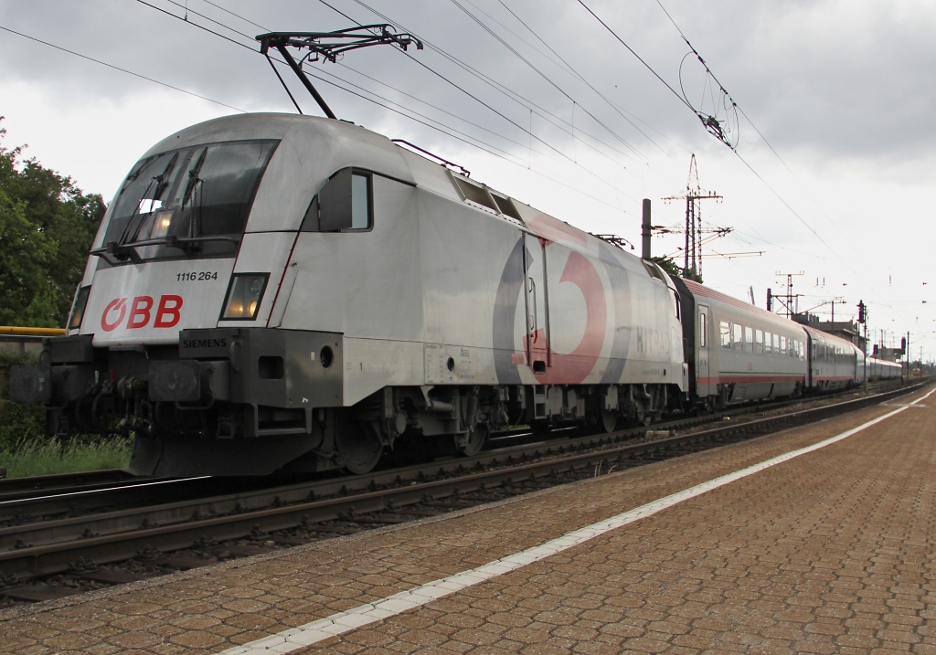 Spter kam 1116 264 auch schon wieder mit einem OIC aus Wien Westbahnhof zurck durch Htteldorf. Das war dann auch das letzte mal, dass wir sie gesehen haben. Aufgenommen am 12.05.2013.