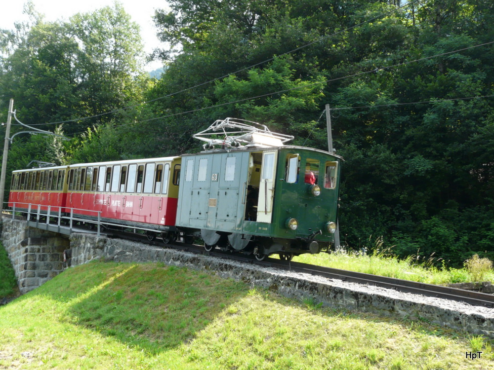 SPB - He 2/2 63 auf der Talfahrt unterwegs nach Wilderswil am 03.08.2013